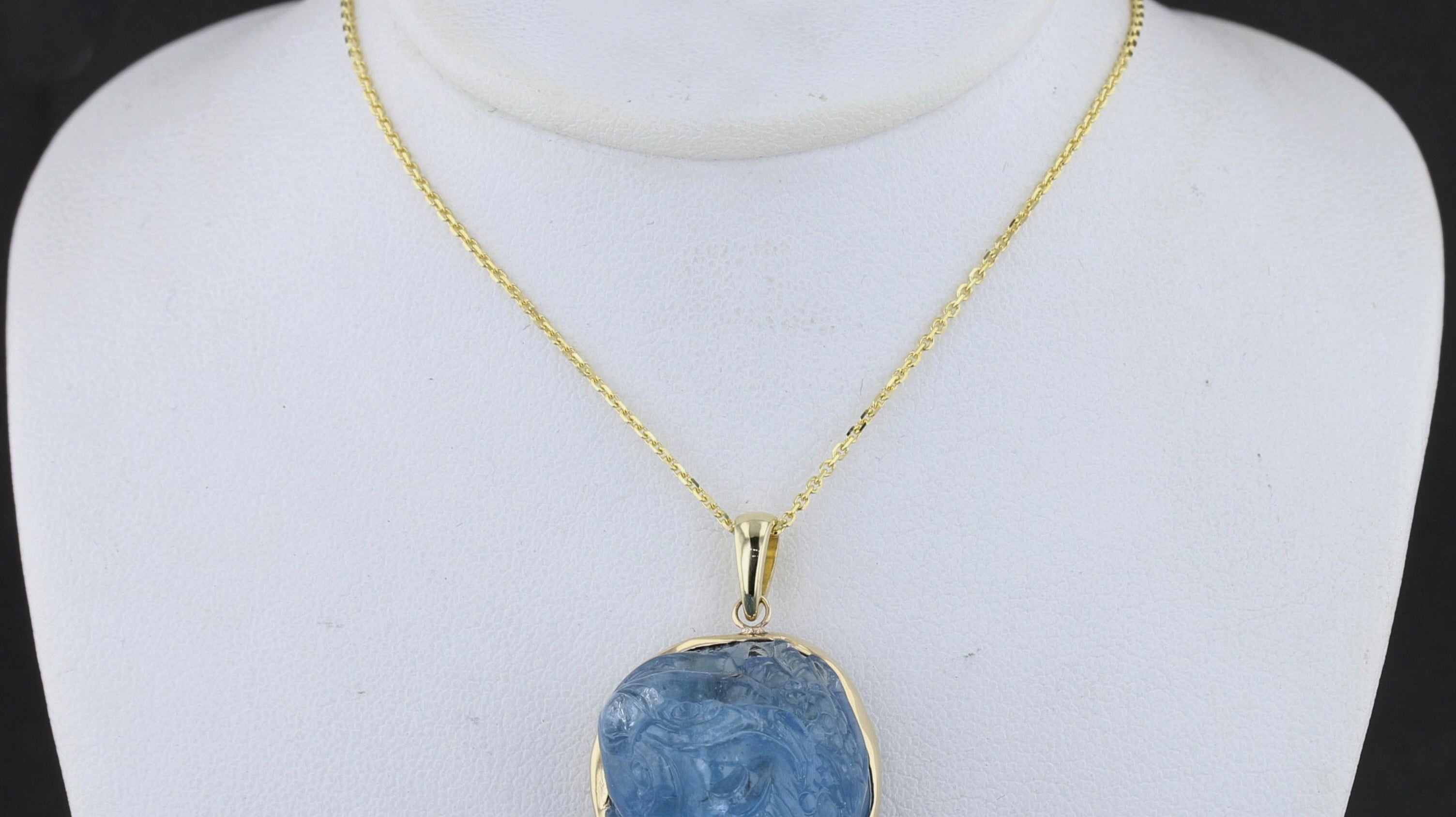 HOW TO: How to Style Jewelry with Different Outfits