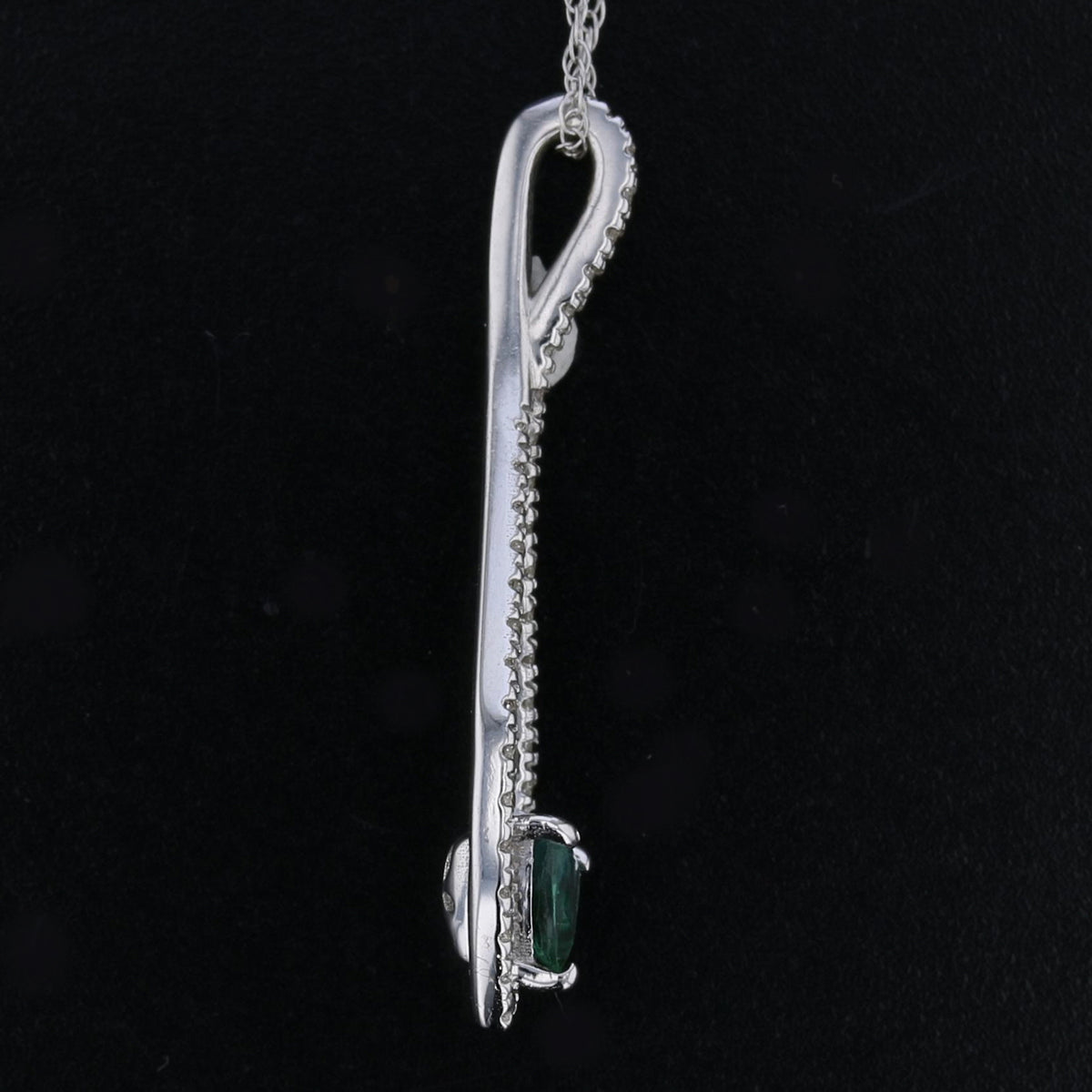 Elegant Alexandrite and Diamond Necklace