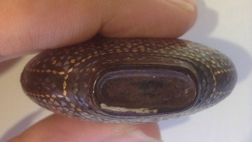 Chinese Lac Burgaute Snuff Bottle – Mother of Pearl Mosaic