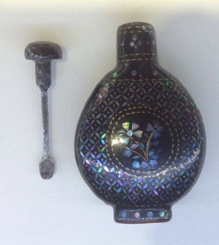 Chinese Lac Burgaute Snuff Bottle – Mother of Pearl Floral Designs