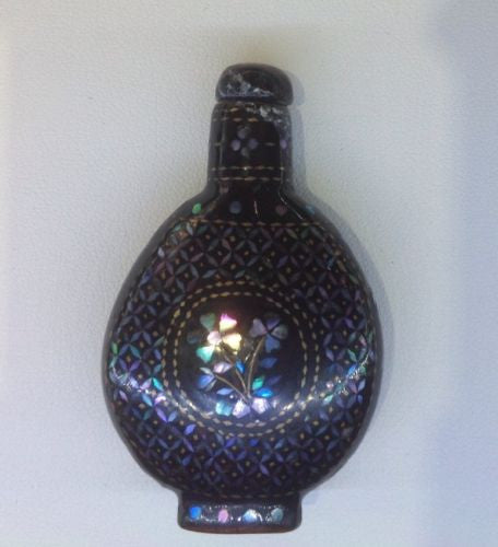 Chinese Lac Burgaute Snuff Bottle – Mother of Pearl Floral Designs