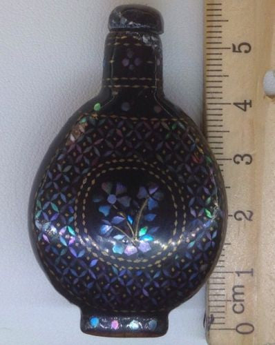 Chinese Lac Burgaute Snuff Bottle – Mother of Pearl Floral Designs
