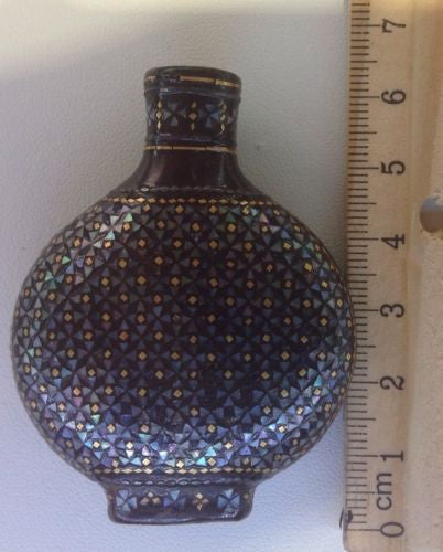 Chinese Lac Burgaute Snuff Bottle – Mother of Pearl Mosaic