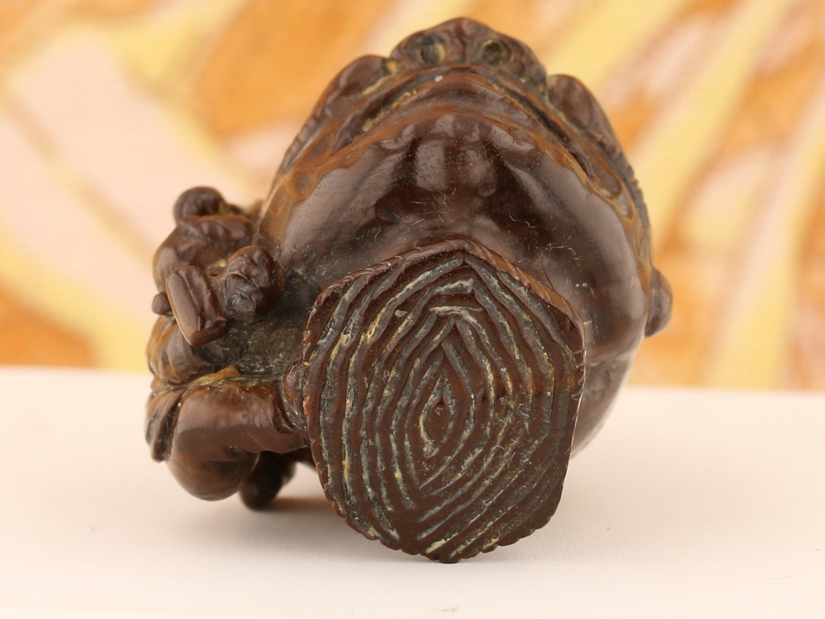 C1950 Wooden Netsuke: Colossal Monster & Climbing Man