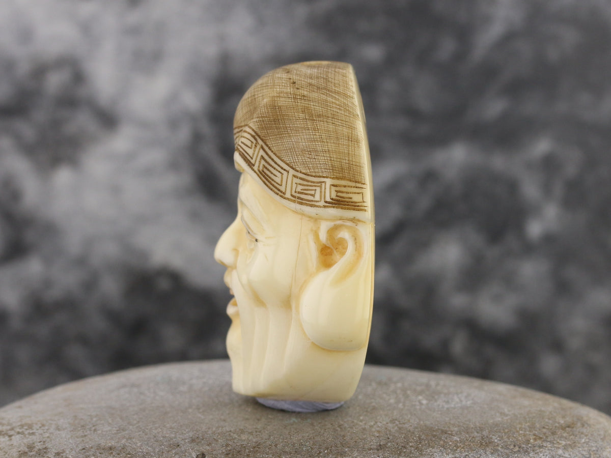 Joyful Ivory Carving: Smiling Face Crafted with Hot Needle Details - C1950