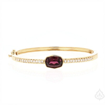 ❤️ January Birthstone: Garnet – A Stone of Love, Strength & Deep Beauty