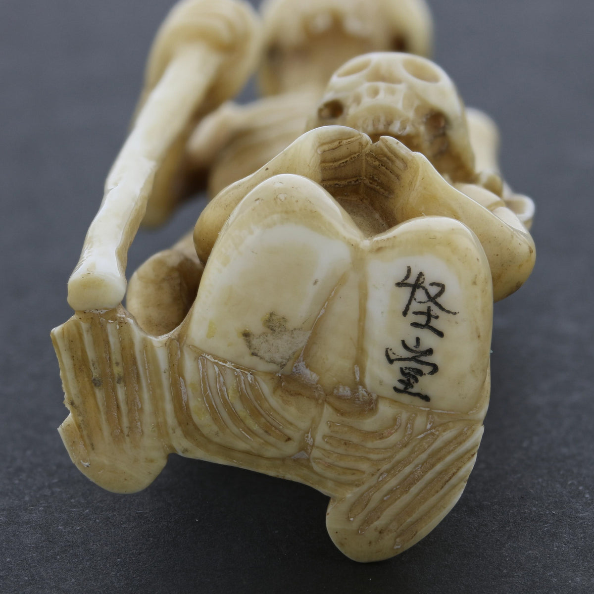 Antique Netsuke Skeleton Figurine – Hand-Carved Ivory, Artist-Signed