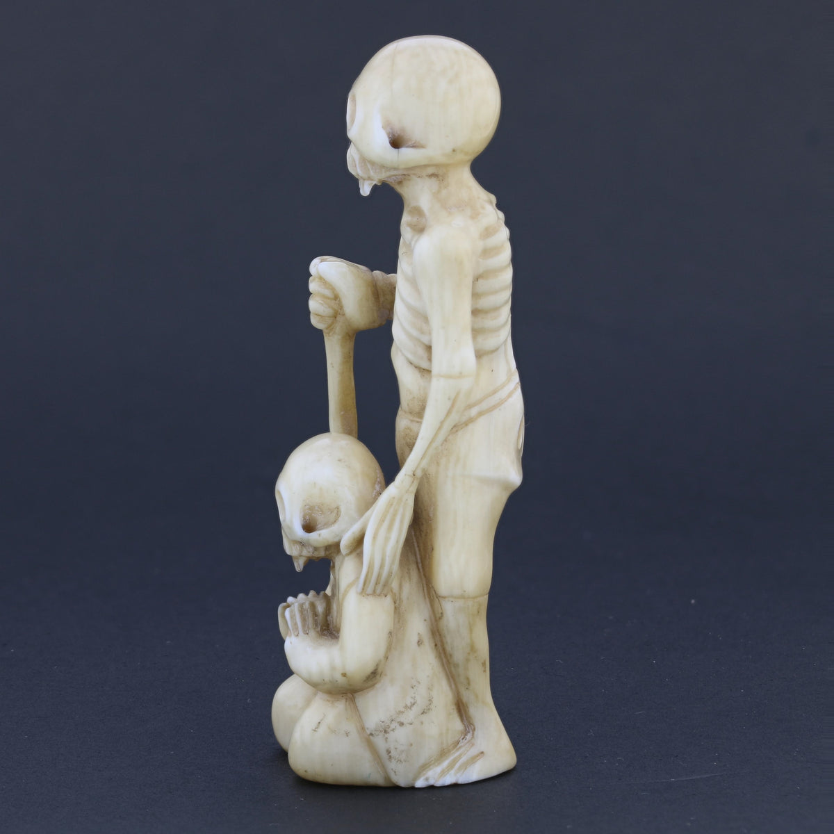 Antique Netsuke Skeleton Figurine – Hand-Carved Ivory, Artist-Signed