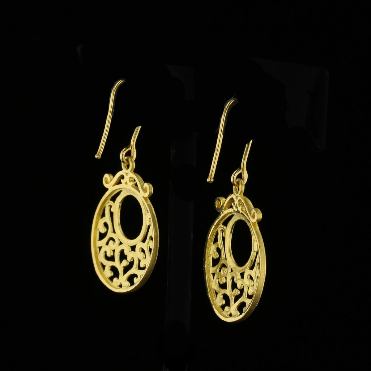 Gold Earrings   890075