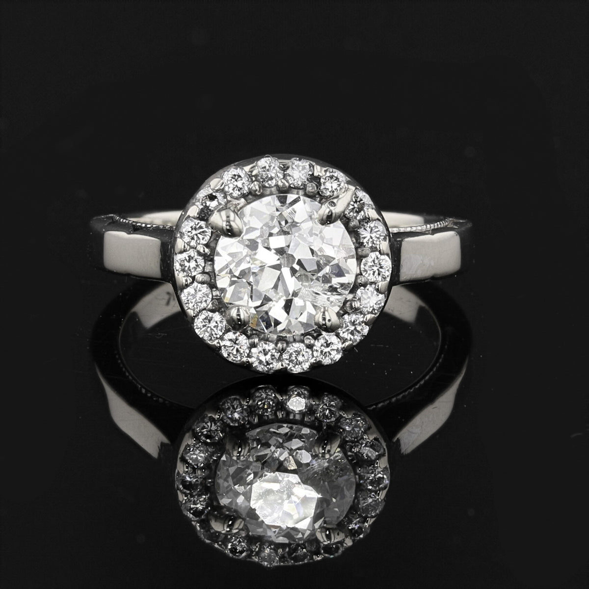 Antique 18K White Gold, Round Cut, 1.1ct Center Diamond
