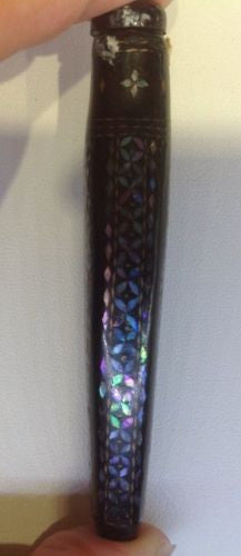 LACQUER  MOTHER OF PEARL INLAID SNUFF BOTTLE 1