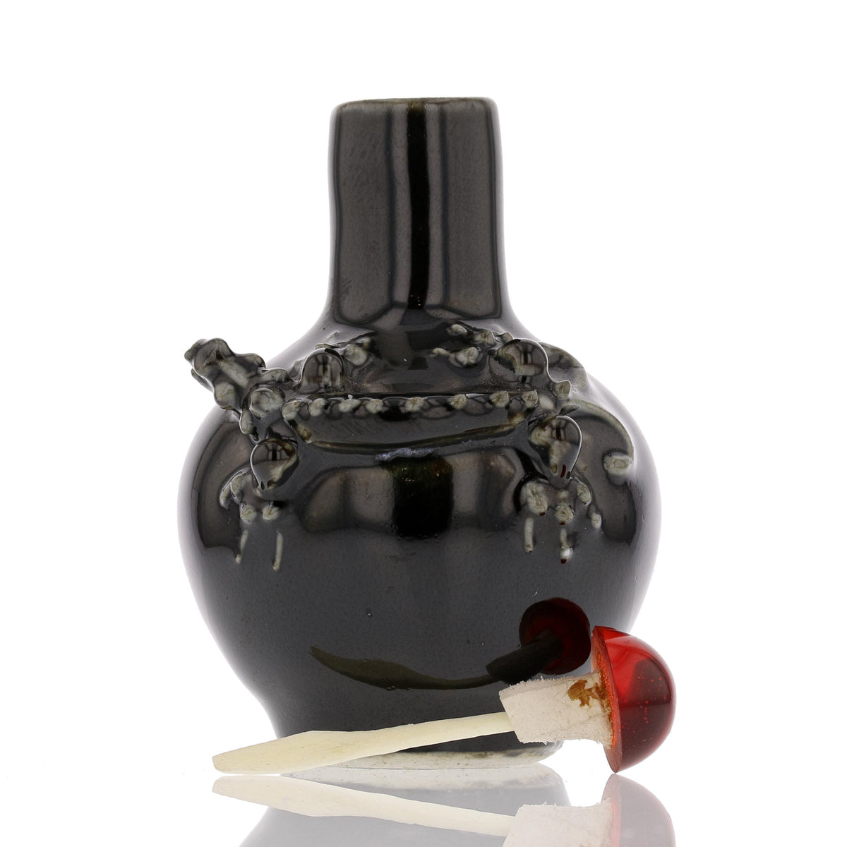 Antique Chinese Black Glaze Snuff Bottle with Chameleon Design