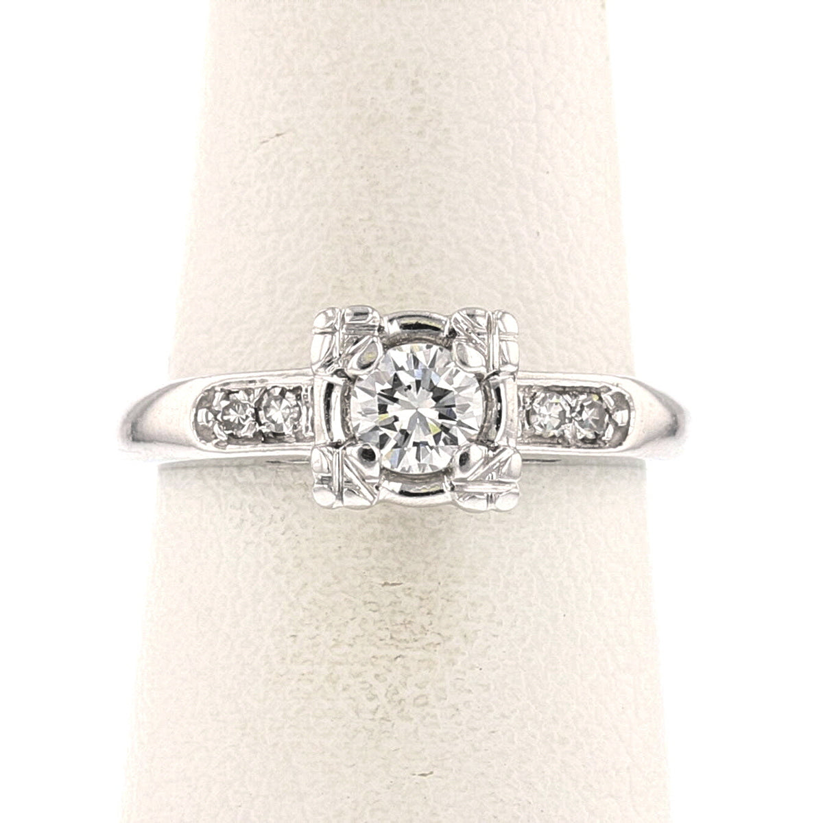 Diamond Ring in 18K White Gold