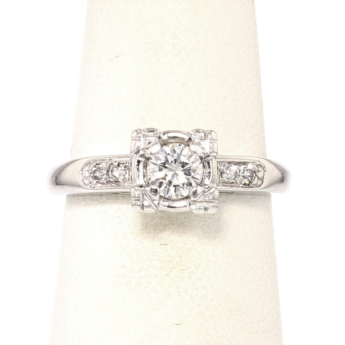 Diamond Ring in 18K White Gold