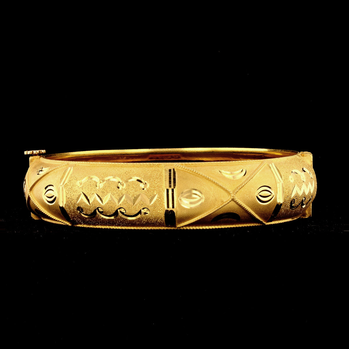 22K Gold Bangle   888863