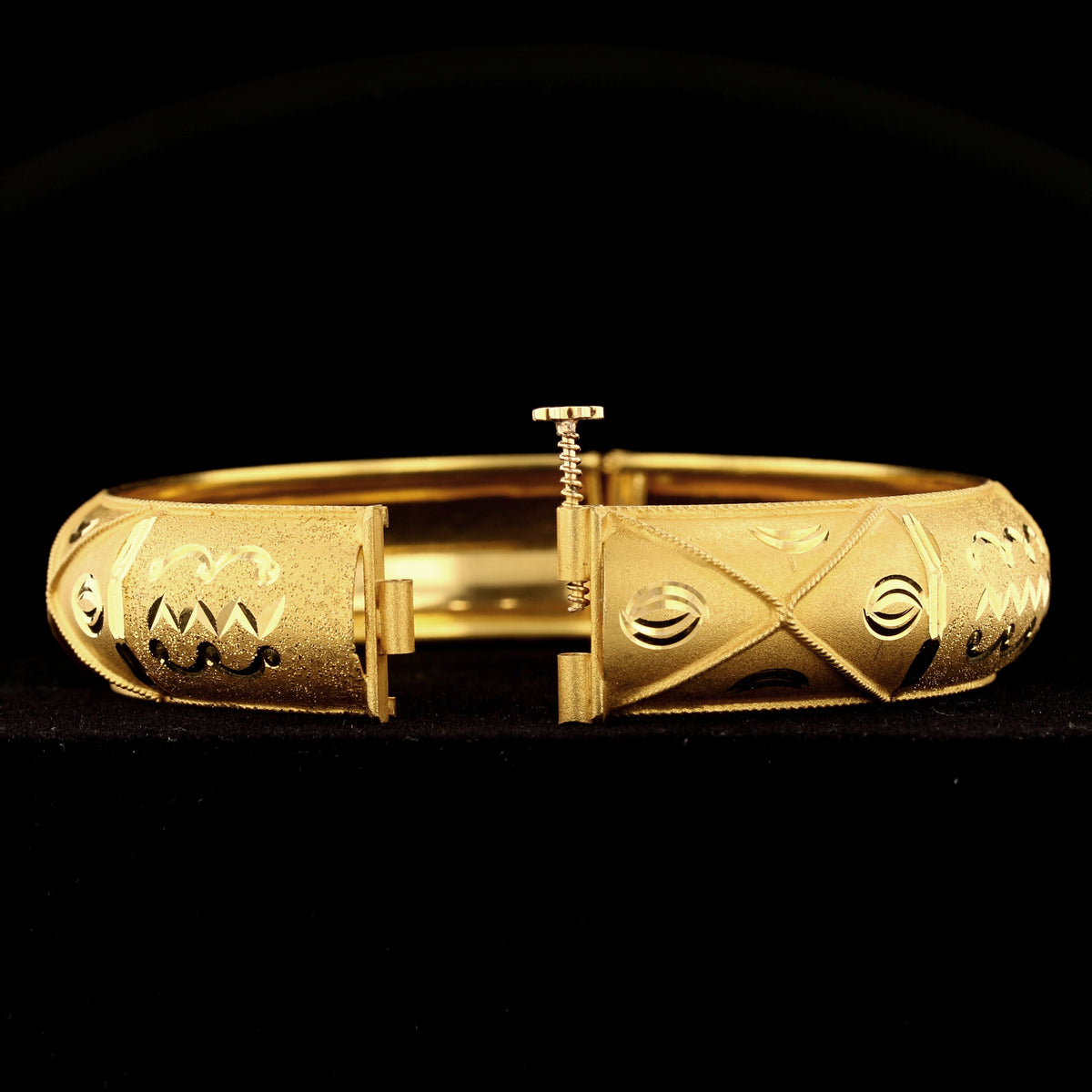 22K Gold Bangle   888863